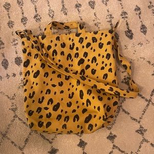 EUC BAGGU DUCK BAG IN LEOPARD